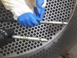 Maintenance avec des buses rotatives THP UHP